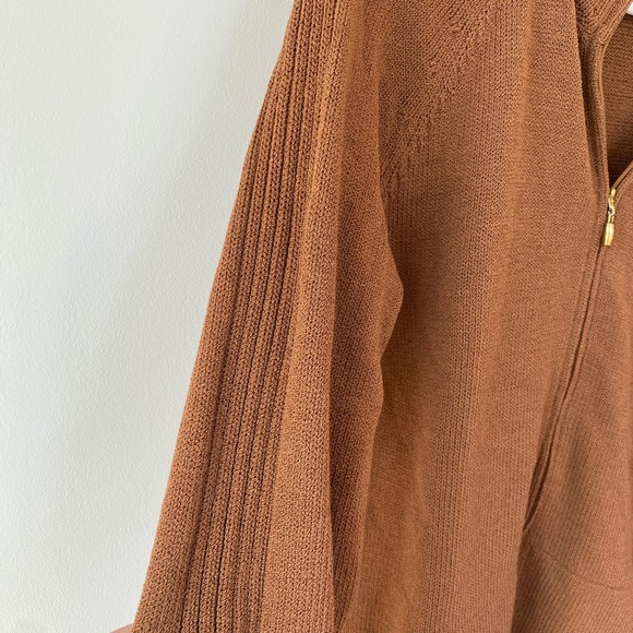St. John Sport Knit Camel Full Zipped Sweater Small - Picture 7 of 10